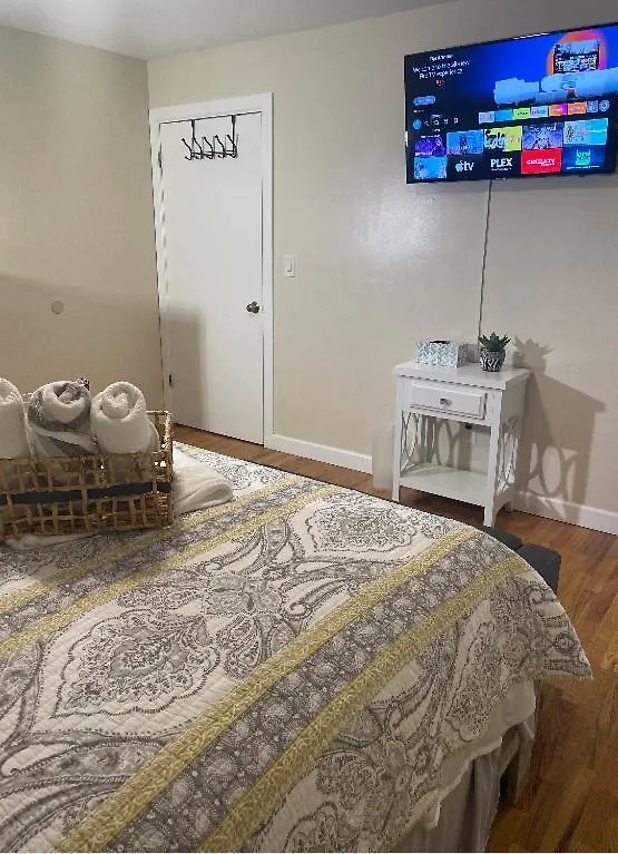 Chic Modern 2 Bed Apt Close To Jfk New York 0*,  Stati Uniti