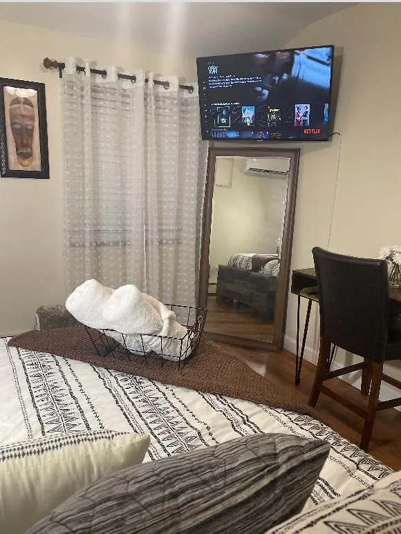 Апартаменты Chic Modern 2 Bed Apt Close To Jfk Нью-Йорк